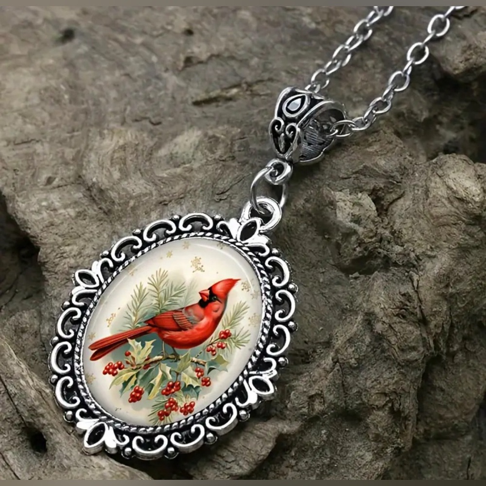 🌻5/$25🌻 Vintage Style Cardinal Necklace